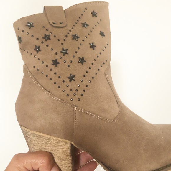 Western Ankle Boots Taupe With Black Star Design - Picture 3 of 6